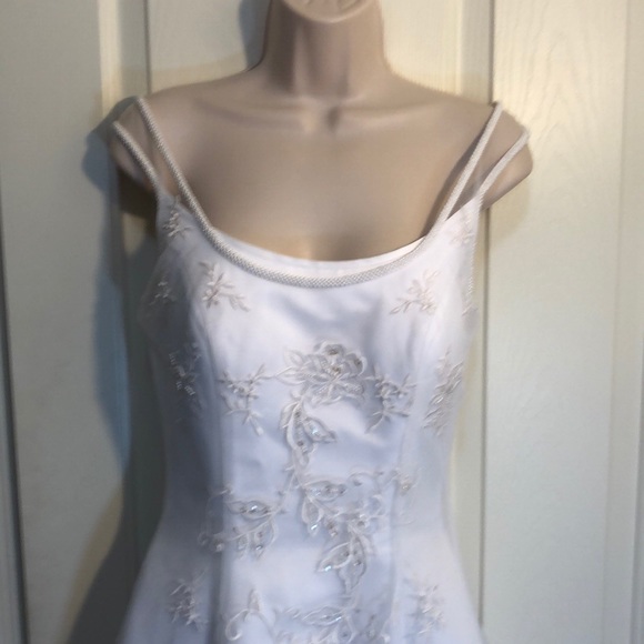 Oleg Cassini Wedding Dress 👰 - Picture 5 of 8